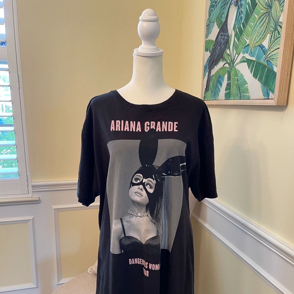 RARE Ariana Grande Dangerous Woman Tour tee